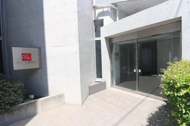 ドゥーエ新丸子のエントランス