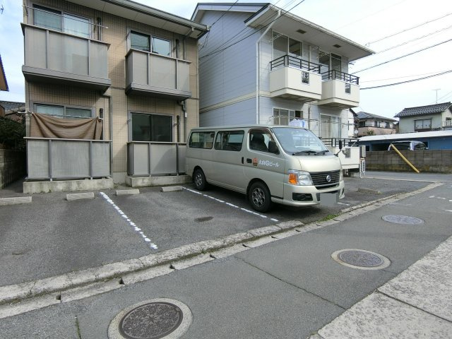 フィオーレ花園の駐車場