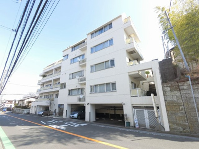 【外観】 | 磯子タウンハウス | 総戸数３３戸、１９８１年９月築、管理人は巡回勤務につき管理体制良好です♪