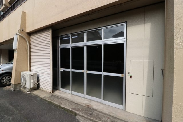 第一興産ビルの玄関