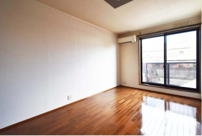 【居間・リビング】 | ラ・テール参番館 | こちらのリビングで趣味の時間をお楽しみください