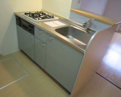 【キッチン】 | ラーン・サバーイ | コンパクトなキッチンで掃除もラクラク