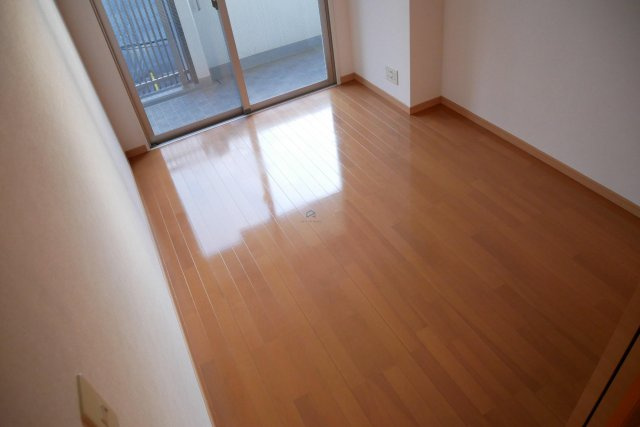【洋室】 | グランガーデン足代新町 | きれいな洋室です