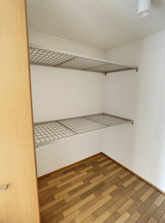 【収納】 | コーポグレイス | 2帖程あるウォークインクローゼットです。