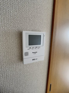 【セキュリティ】 | コーポグレイス | モニター付きインターホンです。