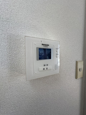 【セキュリティ】 | ロイヤルハイツ東海大前 | 防犯対策に有効なカメラ付きインターホン！突然の来客にもバッチリ対応できちゃいます☆