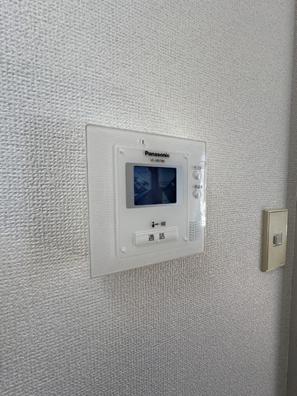 【セキュリティ】 | ロイヤルハイツ東海大前 | 防犯対策に有効なカメラ付きインターホン！突然の来客にもバッチリ対応できちゃいます☆