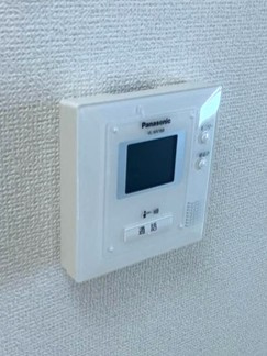【セキュリティ】 | ロイヤルハイツ東海大前 | 防犯対策に有効なカメラ付きインターホン！突然の来客にもバッチリ対応できちゃいます☆