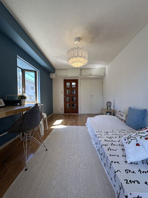 【寝室】 | ロイヤルハイツ東海大前 | 南東向き洋室7.2帖☆クローゼットがあります♪お洋服の多い方もお部屋が片付いて快適に過ごせますね♪