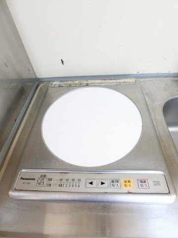 【キッチン】 | ロイヤルハイツ東海大前 | キッチンは1口IHクッキングヒーター♪IHは火を使わないので安心なうえ、お掃除もラクラク♪