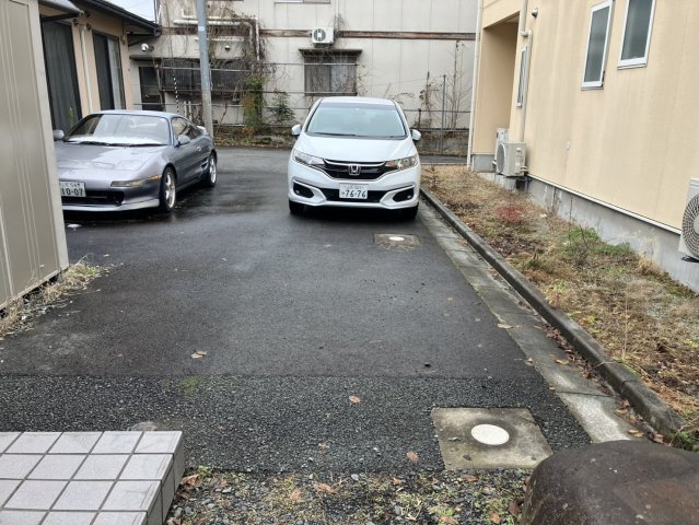 富の中3丁目貸家の駐車場