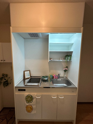 【キッチン】 | ジャルダンA | キッチンは1口IHクッキングヒーター♪場所を取るお鍋やお皿もすっきり収納できます♪