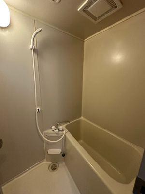 【浴室】 | ジャルダンA | 清潔感のある浴室です♪ゆったりお風呂に浸かって一日の疲れもすっきりリフレッシュできますね☆