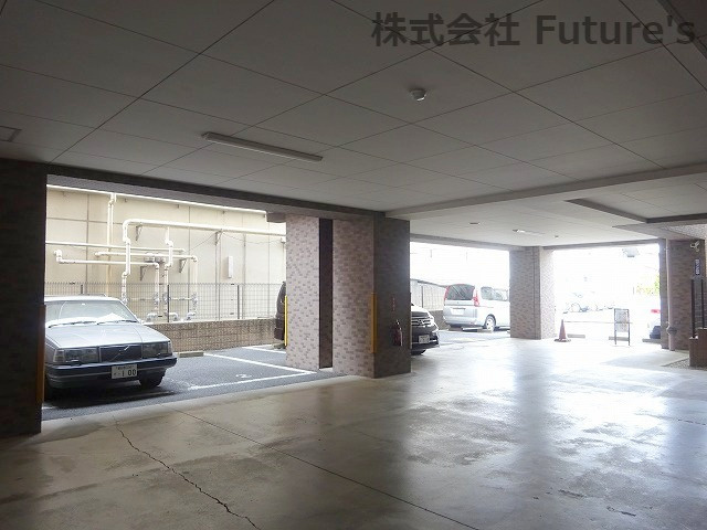 ライオンズプラザ吉川駅前の駐車場|駐車場完備です。