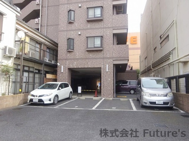 ライオンズプラザ吉川駅前の駐車場|駐車場完備です。