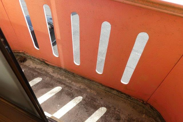総社市北溝手のアパートのバルコニー