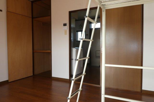 総社市北溝手のアパートの洋室