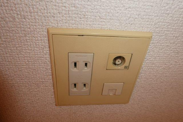 総社市北溝手のアパートの設備|ＴＶジャック・電話モジュラー