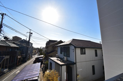 【展望】 | 昭島市朝日町　19-1期　新築戸建　1号棟 | 景色を遮るものがないと、陽の光を長い時間浴びられます。空気も澄んでいるように感じますね。