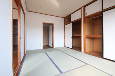【収納】 | コーポ石川B | 寝室にある収納です
