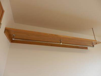 フラッティ梅小路の収納|吊り棚