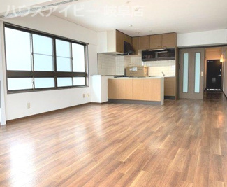 【外観】 | 岐阜市薮田南中古マンション　リフォーム済みですのですぐに新しい生活が送れます。リビング広々18帖！