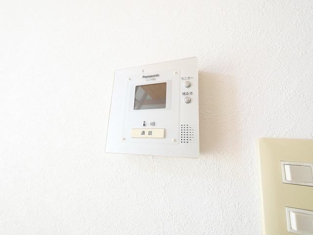 レオ四条大路のセキュリティ|モニター付きインターホンです