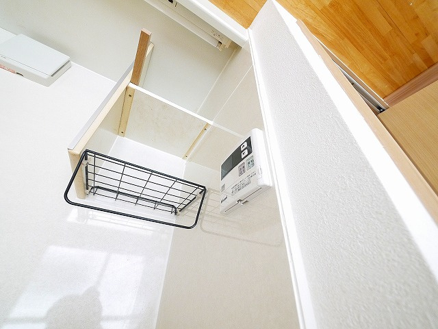 レオ四条大路のキッチン|コンパクトなキッチンで掃除もラクラク