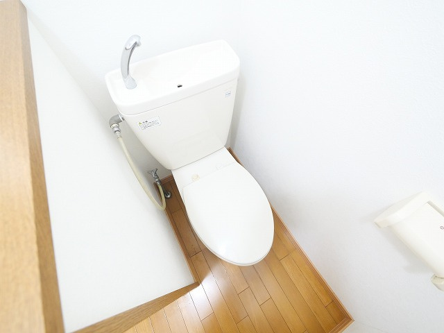 レオ四条大路のトイレ|ゆったりとした空間のトイレです