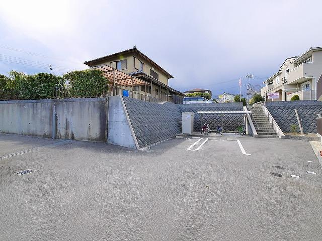 プリムローズ（奈良市敷島町）の駐車場|駐車場です