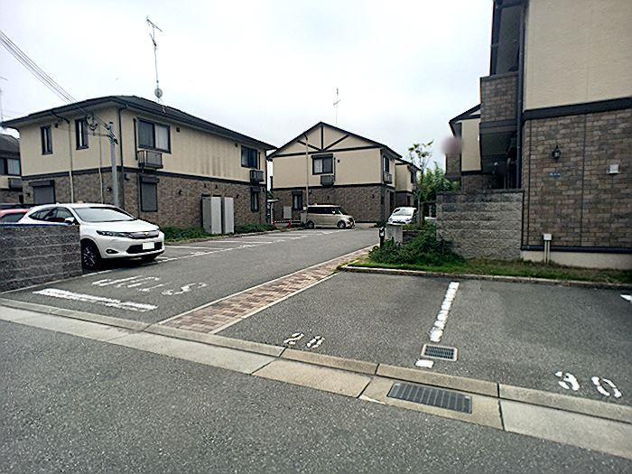 川西市東畦野４丁目のテラスの駐車場