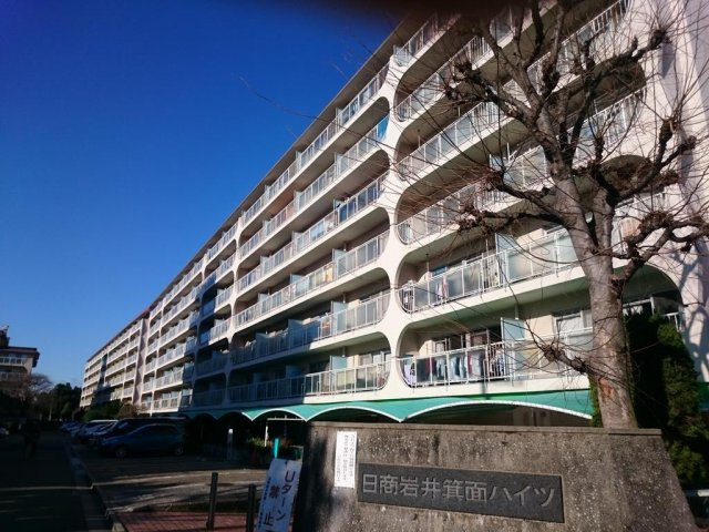 箕面市半町３丁目の賃貸マンションの外観