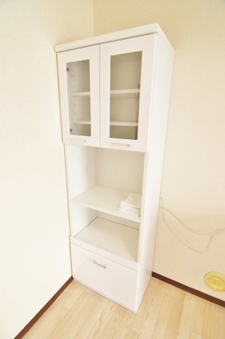 南荻島佐藤貸家の設備|キッチン横に棚を設置しております♪
こちらはご希望により入居前に撤去可能です。