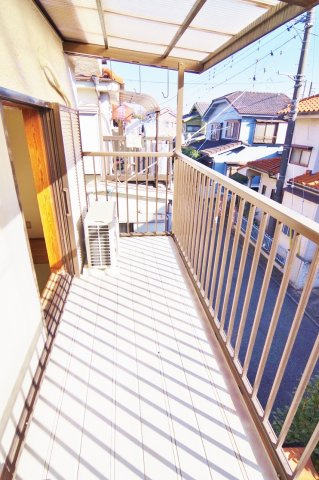 南荻島佐藤貸家のバルコニー|日の当たるバルコニーで洗濯物が良く乾く♪