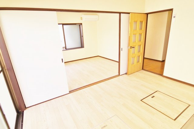 南荻島佐藤貸家の居間・リビング