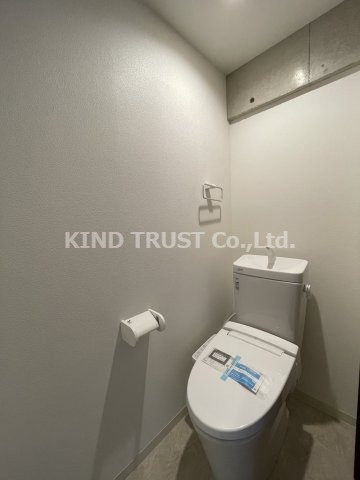 ローツェⅡのトイレ|落ち着いた色調のトイレです