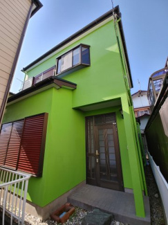 【外観】 | 緑色の外観が個性的なお家です。