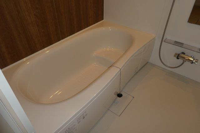 シエロガーデン倉敷Bの浴室|追い炊き付き