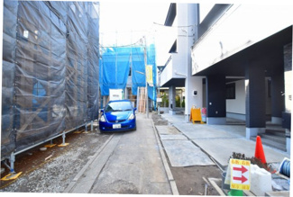 【前面道路含む現地写真】 | 前面道路はほとんど交通量は御座いません。小さなお子様にも安心の立地です。