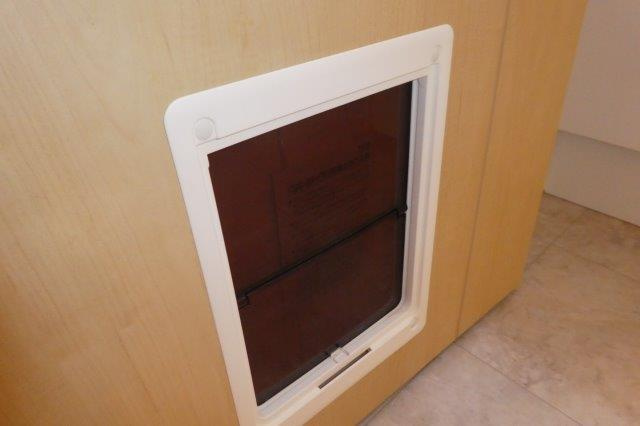 シエロガーデン倉敷Cの設備|ペット用くぐり戸