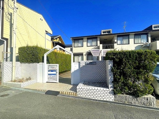 ソファレ高畑の駐車場|カースペースがあります