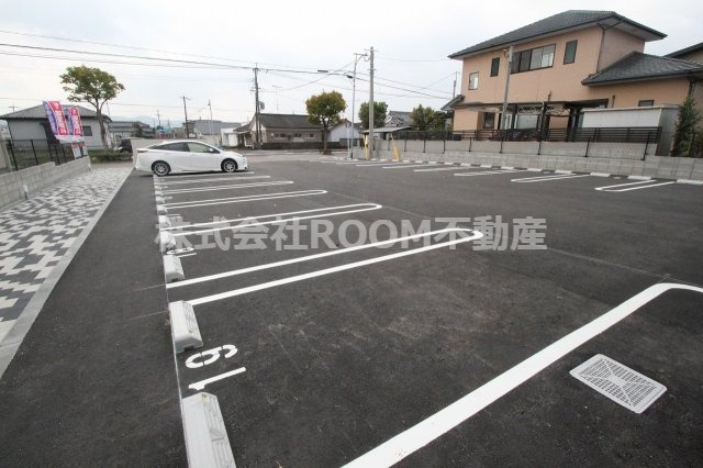 グレイスルピナスの駐車場|駐車スペースもあります