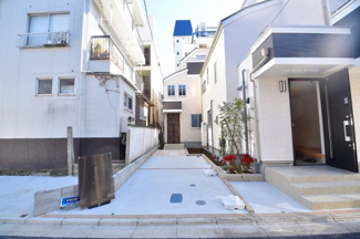 【駐車場】 | 現地見学や資料請求などお気軽にお問合せ下さい。
周辺環境とあわせて現地もご案内致します。