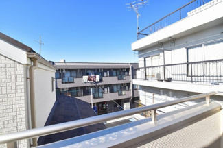 【展望】 | バルコニーからは開放的な景色が眺められます。