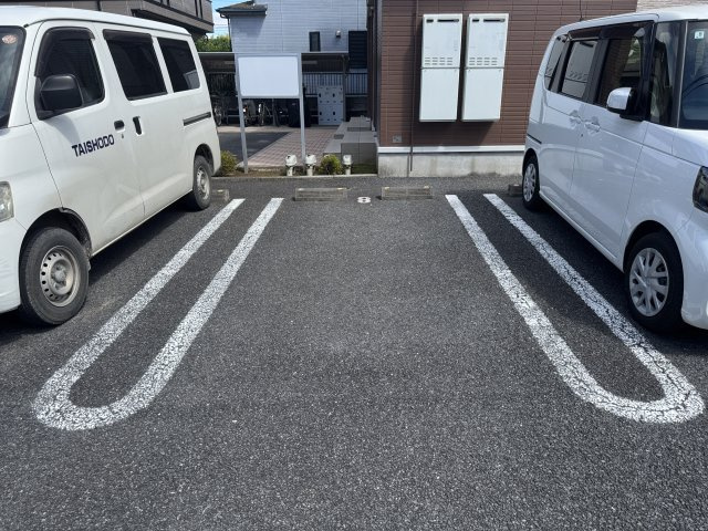 フルール セゾン Ⅱの駐車場