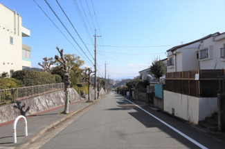 【前面道路含む現地写真】