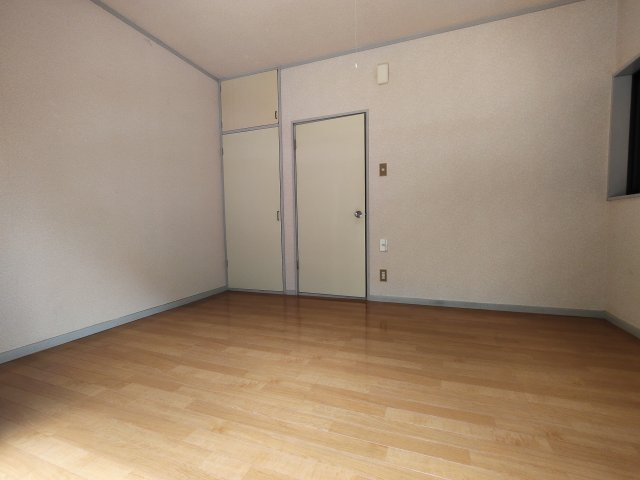 ニュータウンハウスの洋室|【ニュータウンハウス】
