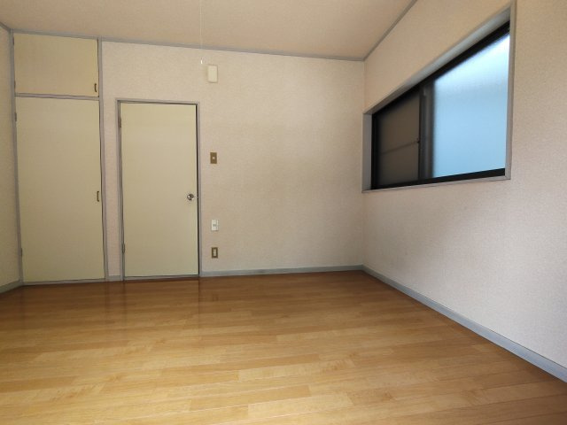 ニュータウンハウスの洋室|【ニュータウンハウス】
