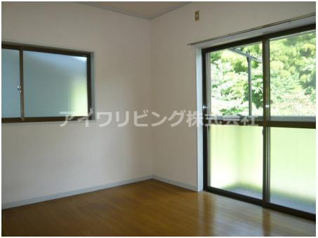 ニュータウンハウスの洋室|２面採光【ニュータウンハウス】