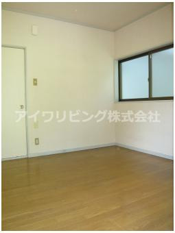 ニュータウンハウスの洋室|【ニュータウンハウス】